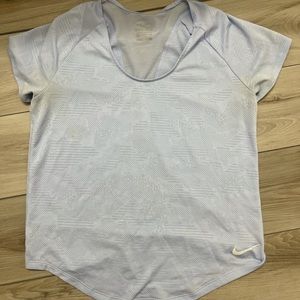 NIKE BABY BLUE PRINTED WORKOUT TOP